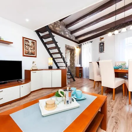 Ap Downtown Appartamento Rovigno